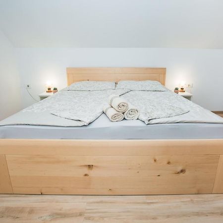 Apartma Pri Bostjanu Škofja Loka Exteriör bild